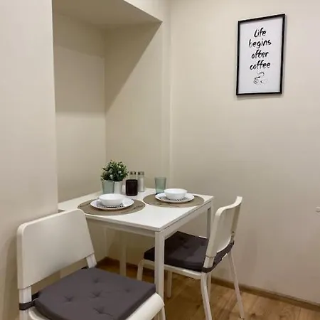 Cozy Near Center Апартаменти *